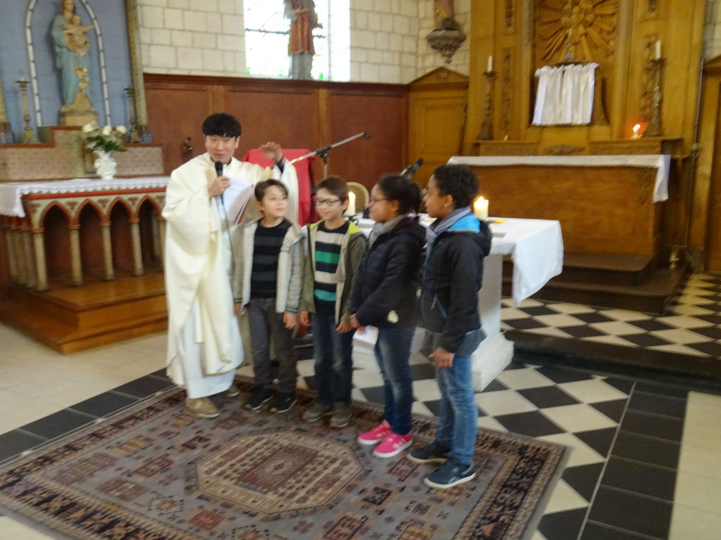 2019 18 mai présentation de 4 enfants qui demandent le baptême Salouel